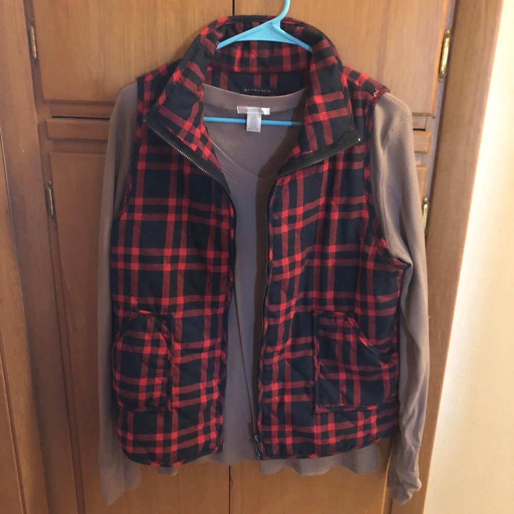 NWOT women’s quilted red & navy vest, L